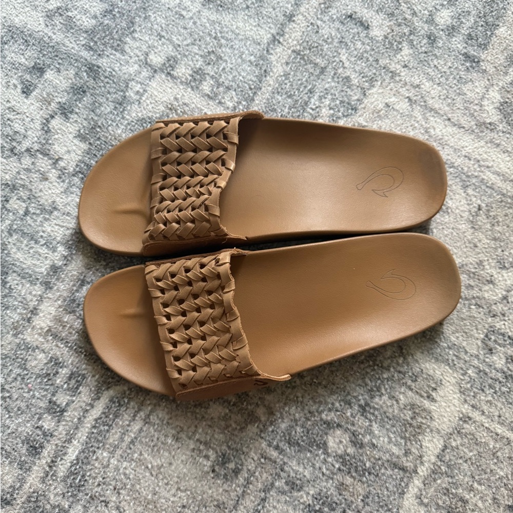 OluKia Leather Woven Slide Sandals